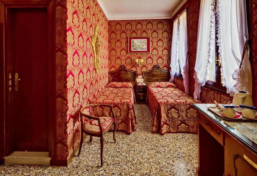 Fotos del hotel Antica Locanda Sturion Residenza D Epoca:  41