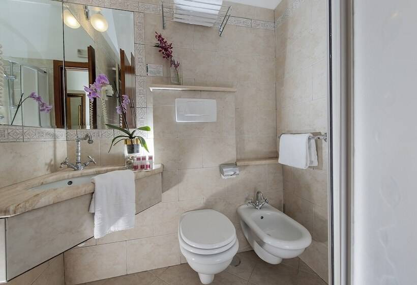 Fotos del hotel Des Artistes:  5