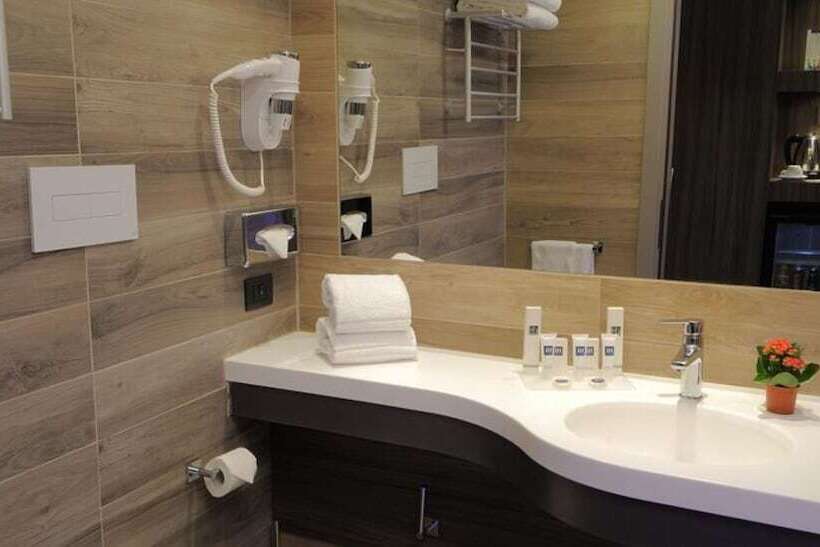 Fotos del hotel Ih S Milano Lorenteggio:  22