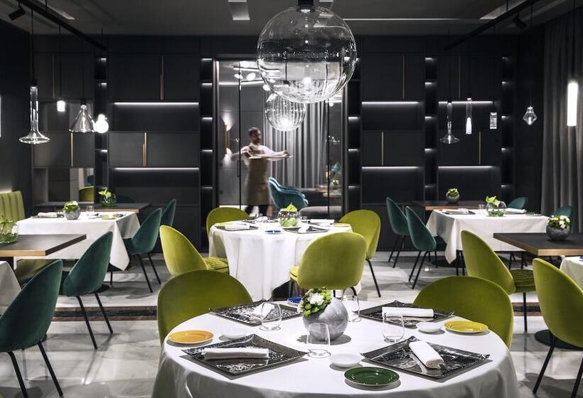 Hotel Plaza E De Russie Relais & Chateaux
