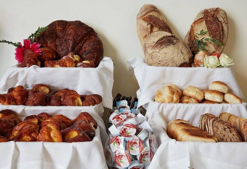 בית מלון כפרי The Code