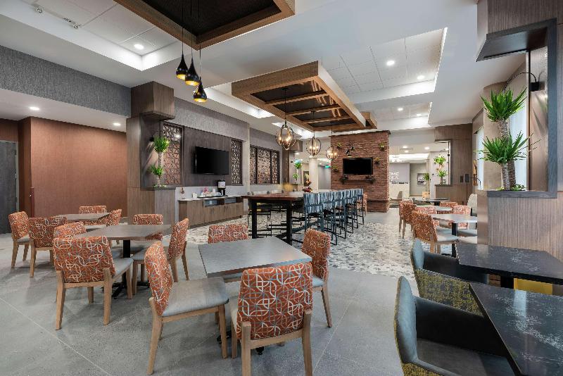 فندق Hampton Inn & Suites Charlottetown