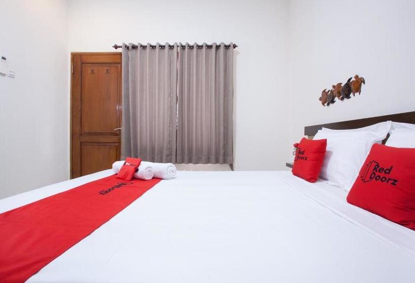 پانسیون Reddoorz Near Tugu Pahlawan Surabaya