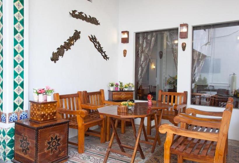 پانسیون Reddoorz Near Tugu Pahlawan Surabaya