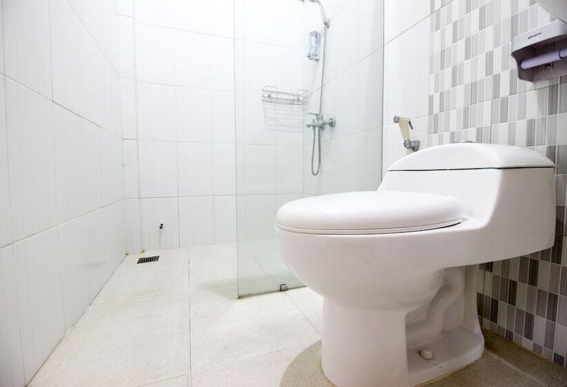 پانسیون Reddoorz Plus Near Upn Jogjakarta 2