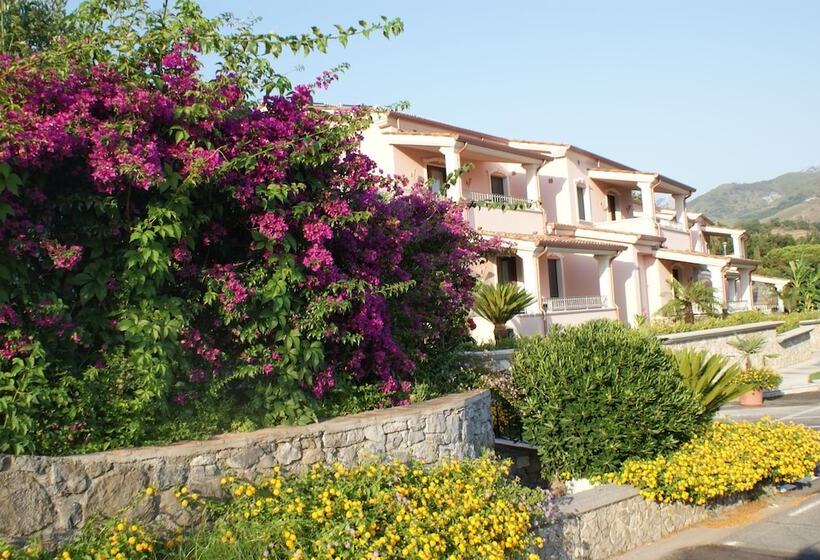 هتل Ristorante Borgo La Tana