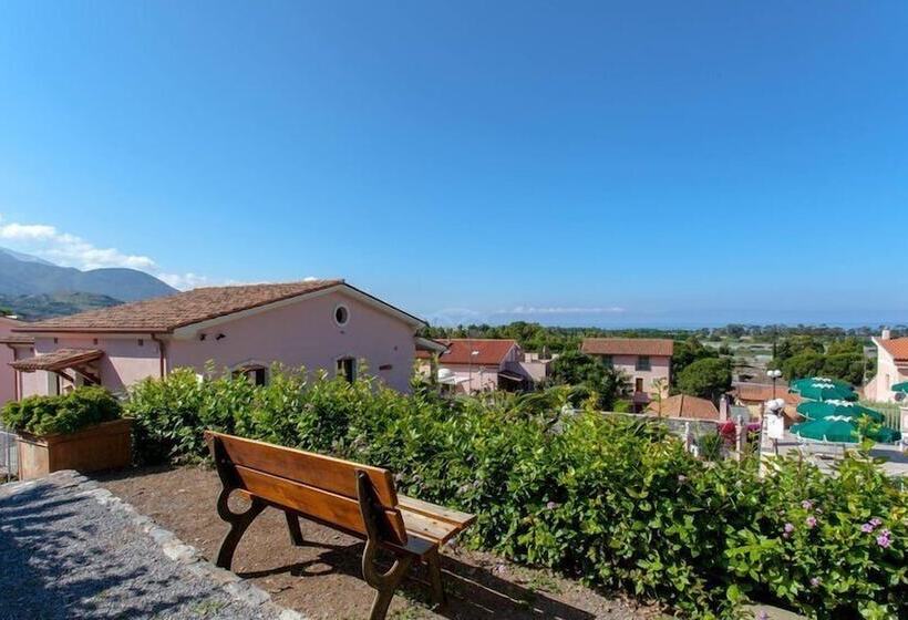 هتل Ristorante Borgo La Tana