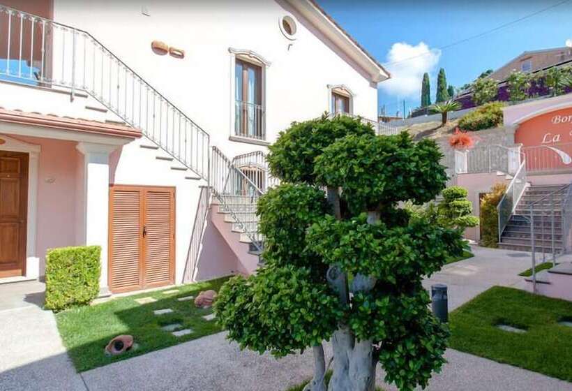 هتل Ristorante Borgo La Tana