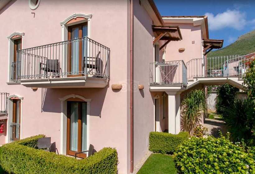 هتل Ristorante Borgo La Tana