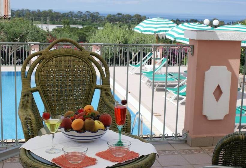 هتل Ristorante Borgo La Tana