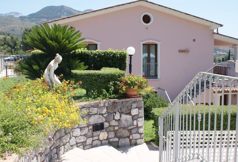 هتل Ristorante Borgo La Tana