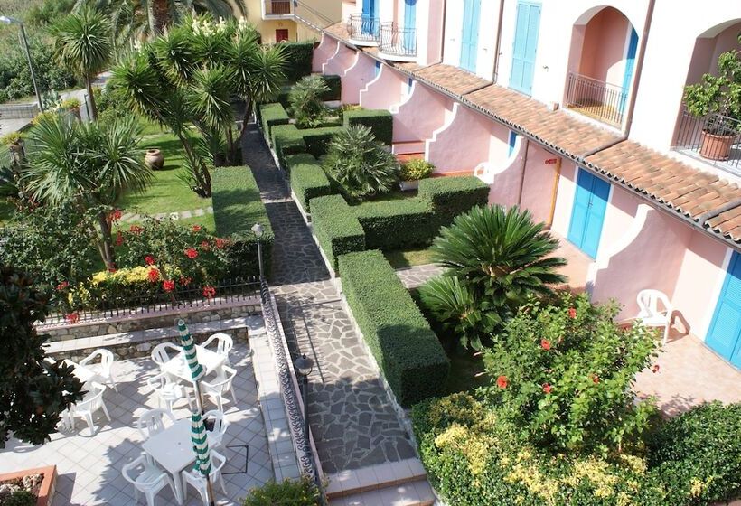 هتل Ristorante Borgo La Tana