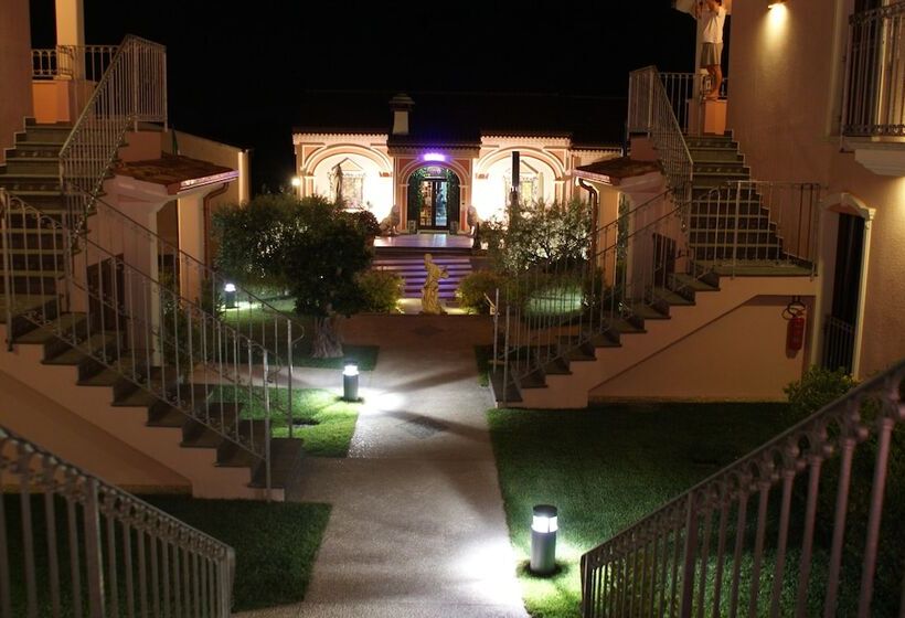 هتل Ristorante Borgo La Tana