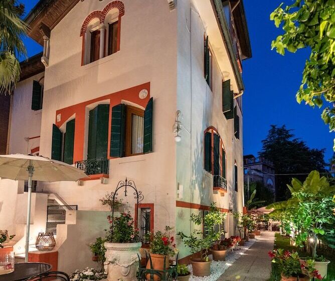 هتل Villa Stella