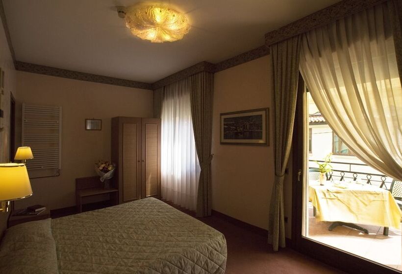 Fotos del hotel Villa Tiziana:  15