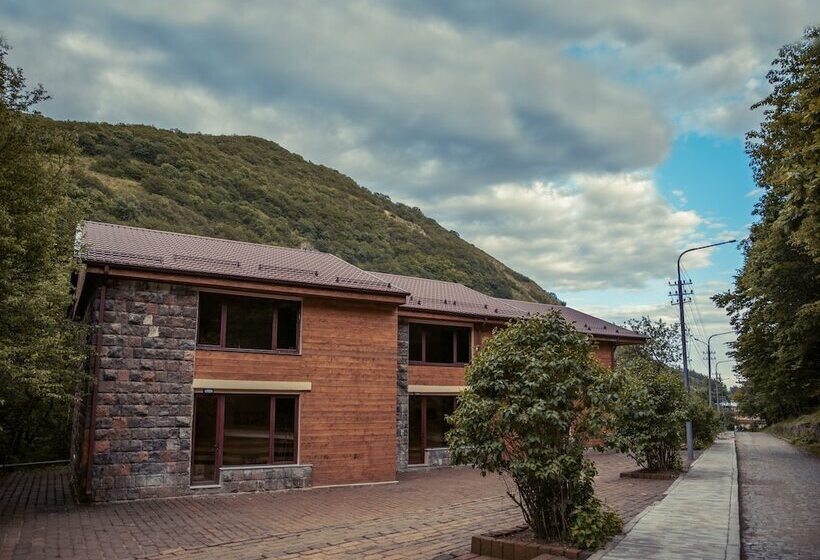 בית מלון כפרי Apricot Aghveran Resort