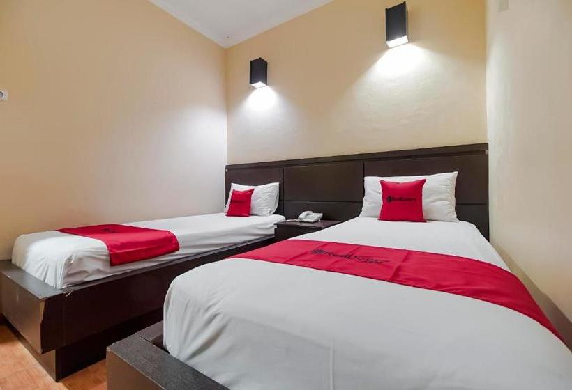 بنسيون Reddoorz Near Pantai Tanjung Pendam