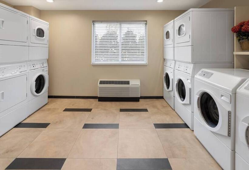 בית מלון כפרי Candlewood Suites Philadelphia   Airport Area, An Ihg