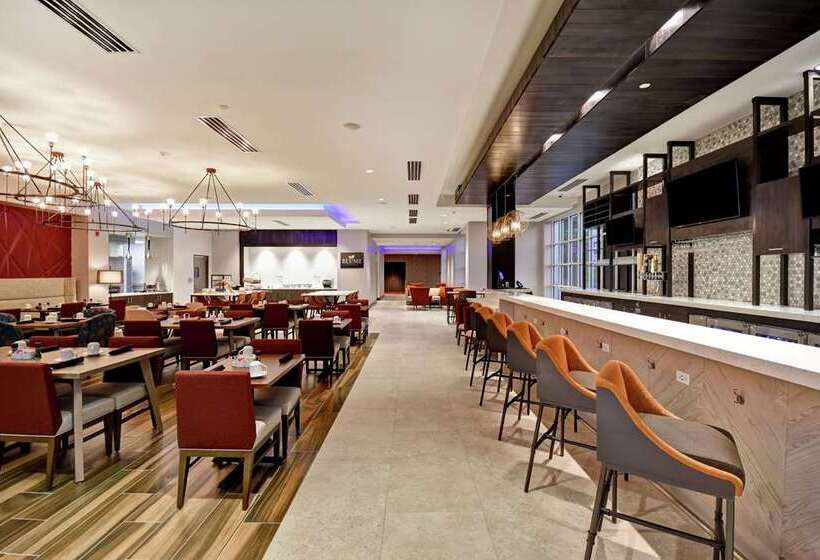 هتل Hilton Garden Inn Lansing West