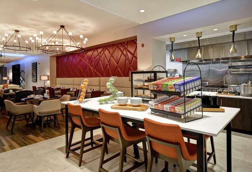 هتل Hilton Garden Inn Lansing West