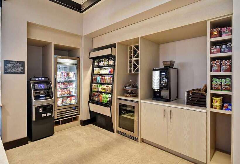 هتل Hilton Garden Inn Lansing West