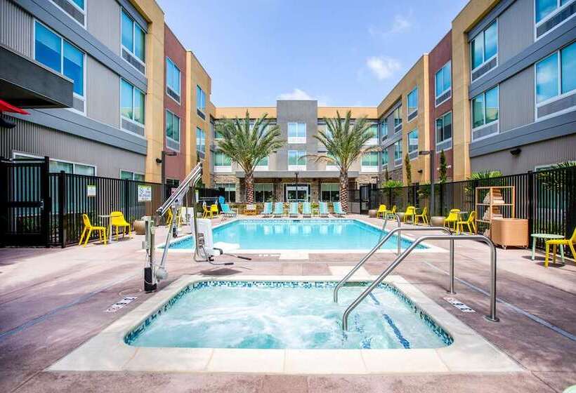 هتل Home2 Suites By Hilton Carlsbad