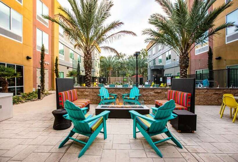 هتل Home2 Suites By Hilton Carlsbad