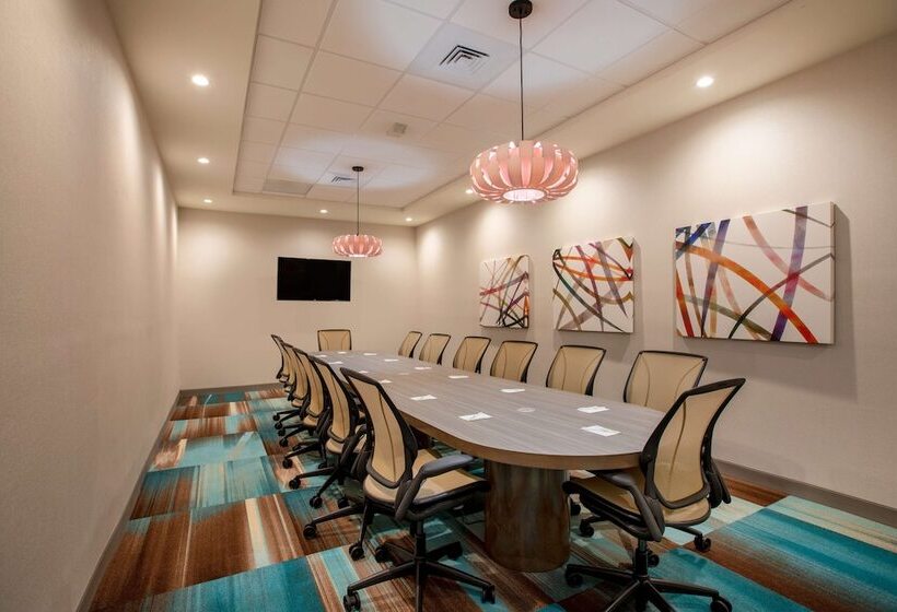هتل Home2 Suites By Hilton Carlsbad