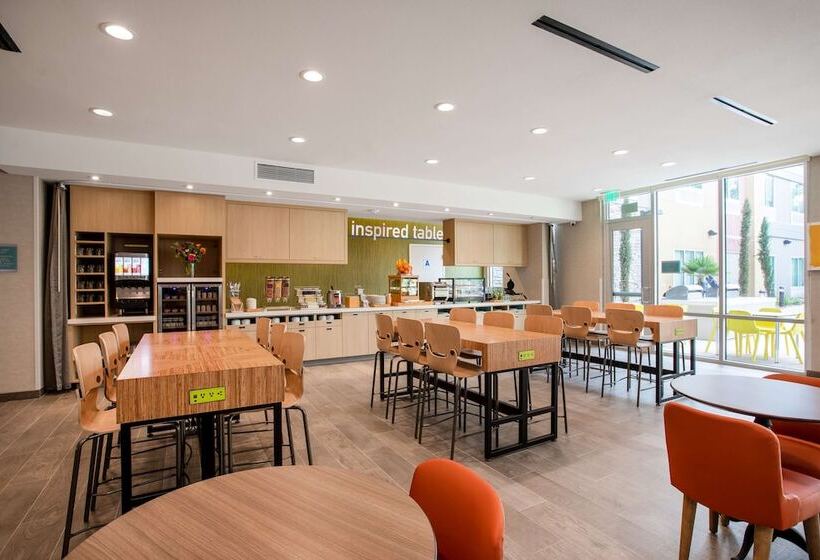 هتل Home2 Suites By Hilton Carlsbad