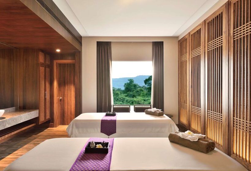 هتل Radisson Blu Plaza Resort & Convention Centre Karjat