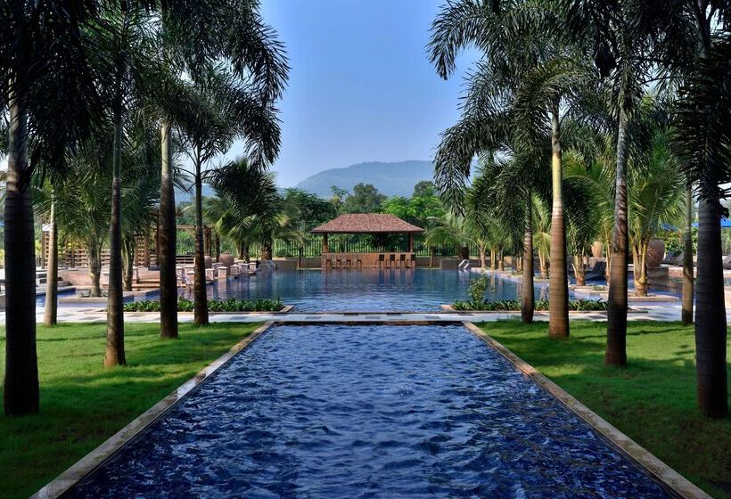 هتل Radisson Blu Plaza Resort & Convention Centre Karjat