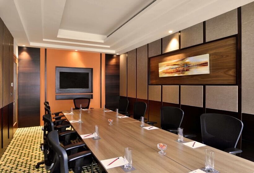 هتل Radisson Blu Plaza Resort & Convention Centre Karjat