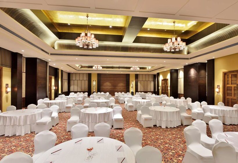 هتل Radisson Blu Plaza Resort & Convention Centre Karjat