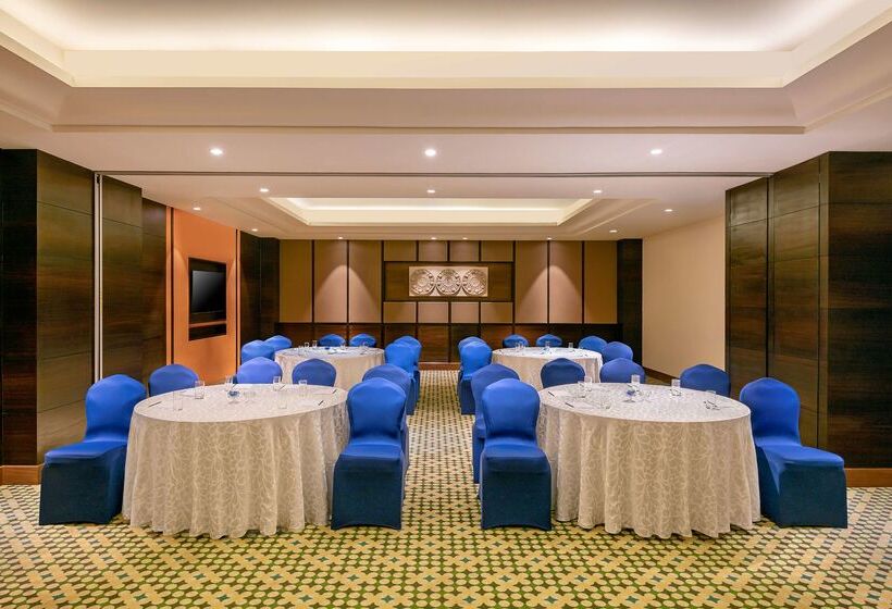 هتل Radisson Blu Plaza Resort & Convention Centre Karjat