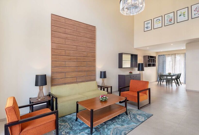 هتل Radisson Blu Plaza Resort & Convention Centre Karjat