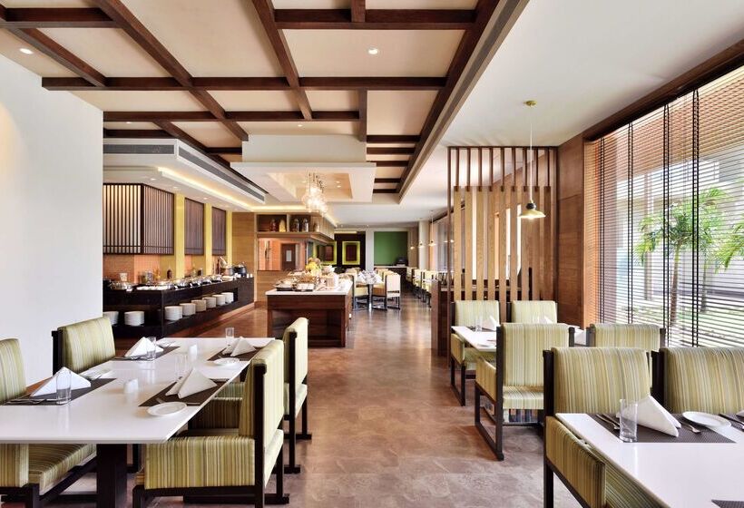 هتل Radisson Blu Plaza Resort & Convention Centre Karjat