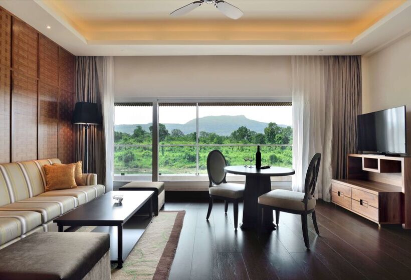 هتل Radisson Blu Plaza Resort & Convention Centre Karjat
