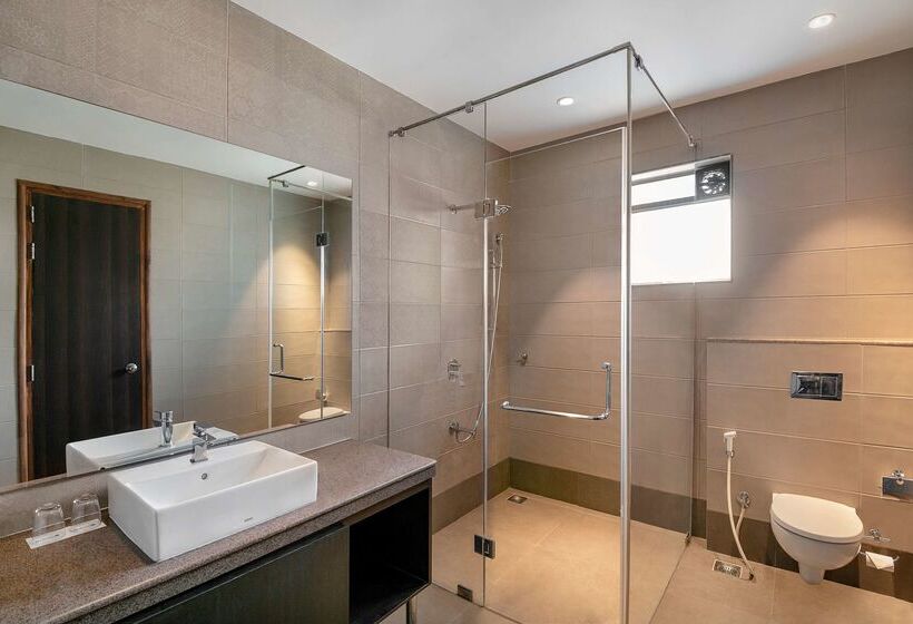 هتل Radisson Blu Plaza Resort & Convention Centre Karjat