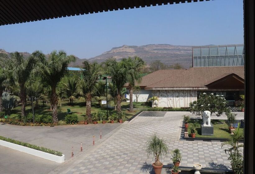 هتل Radisson Blu Plaza Resort & Convention Centre Karjat