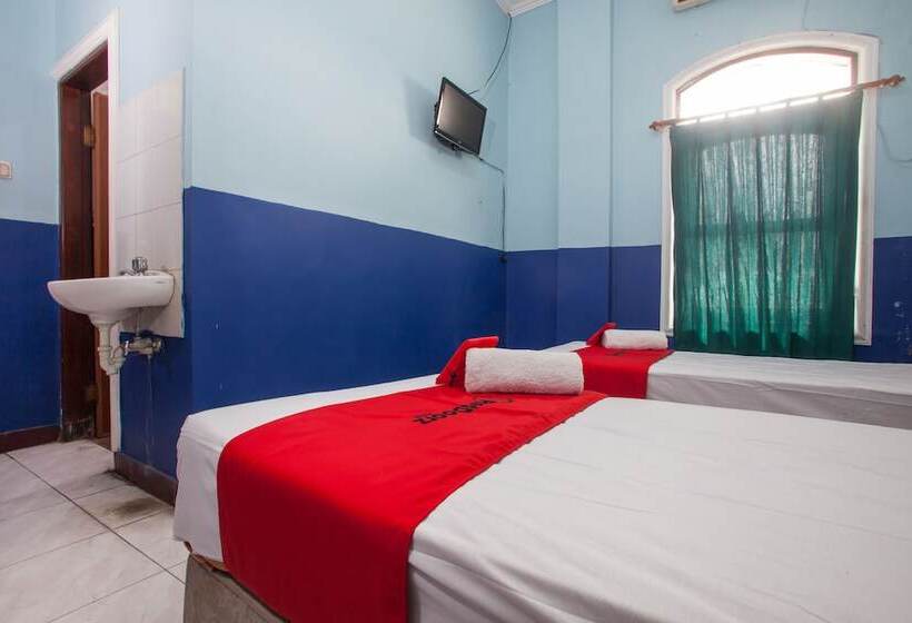 پانسیون Reddoorz @ Genteng Surabaya 2