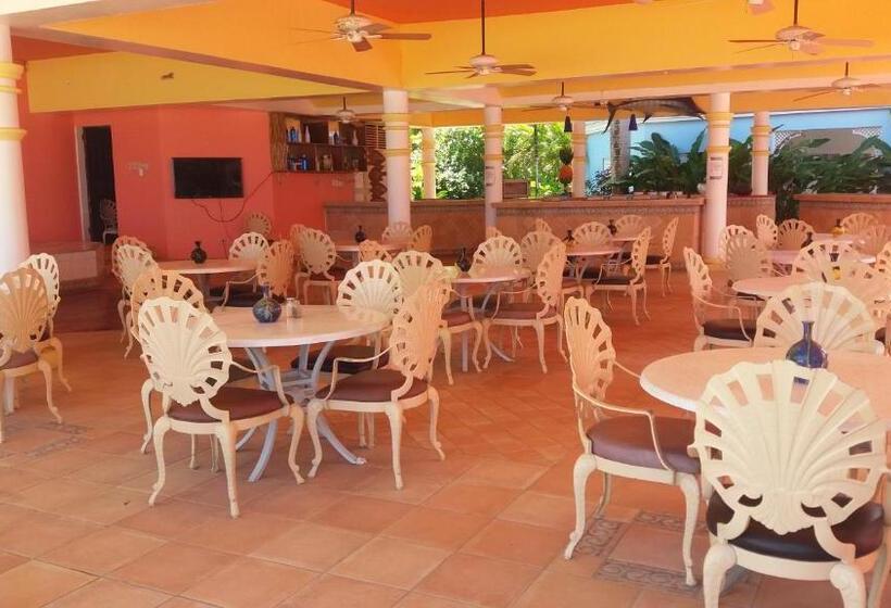 Beachcomber Club Resort