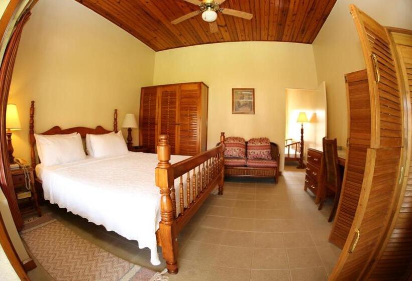 هتل Charela Inn