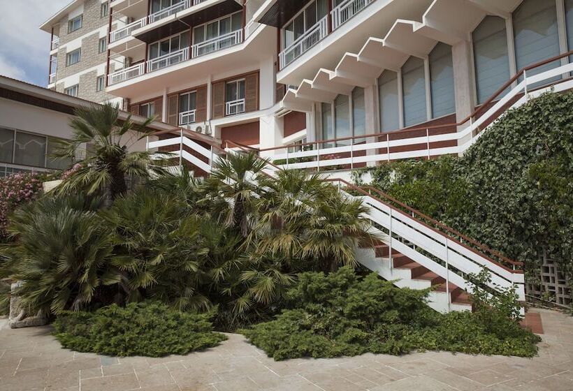 هتل Al Bustan
