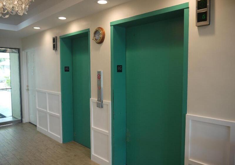 هتل Aquarius Beach Tower