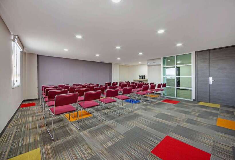 هتل Comfort Inn Queretaro