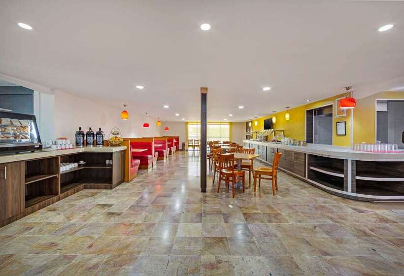 هتل Comfort Inn Queretaro