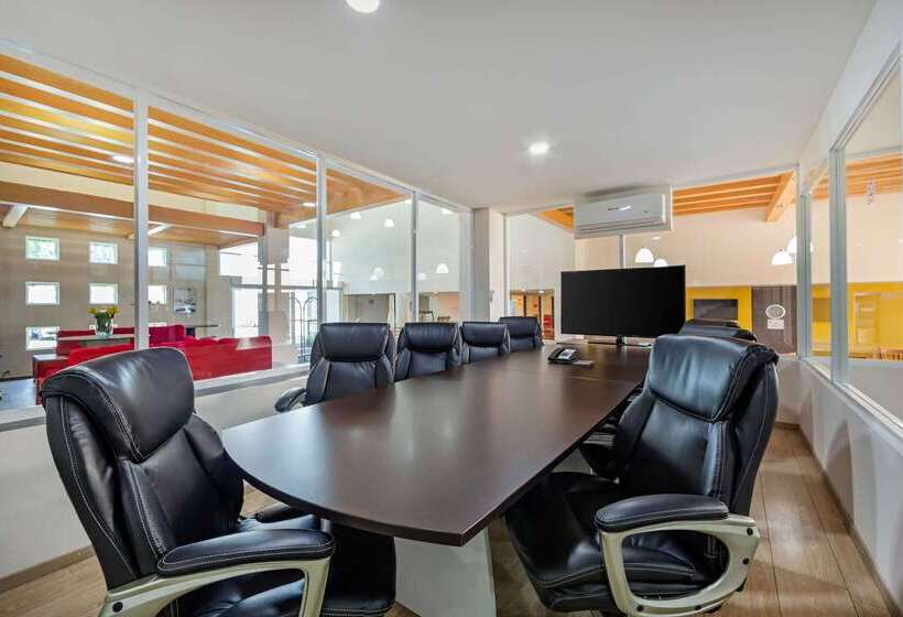 هتل Comfort Inn Queretaro
