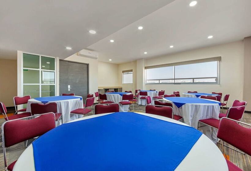 هتل Comfort Inn Queretaro