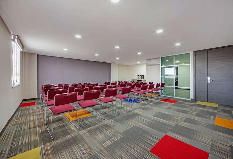 هتل Comfort Inn Queretaro