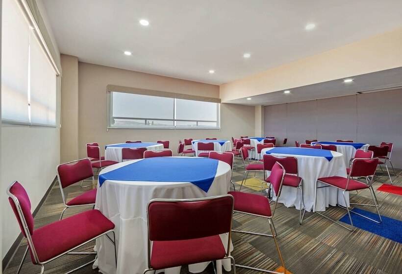 هتل Comfort Inn Queretaro